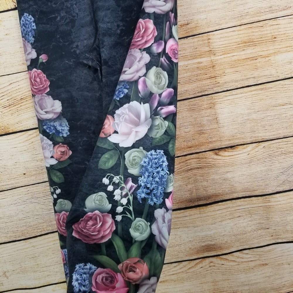 Evolution and Creation Leggings Size S Capri High Rise Black Marble Swirl Roses - Picture 4 of 6